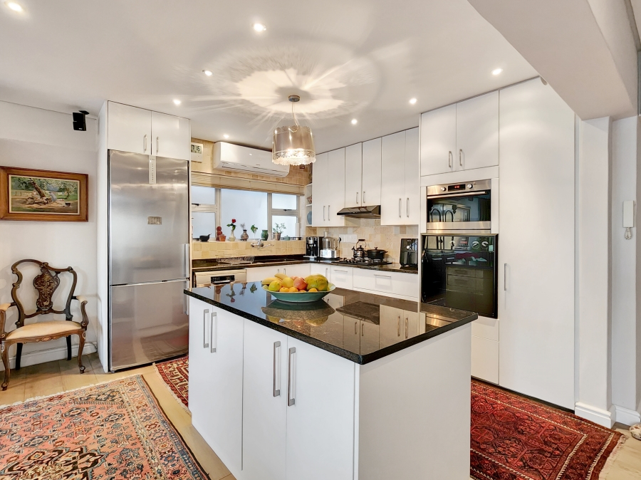 1 Bedroom Property for Sale in Sea Point Western Cape